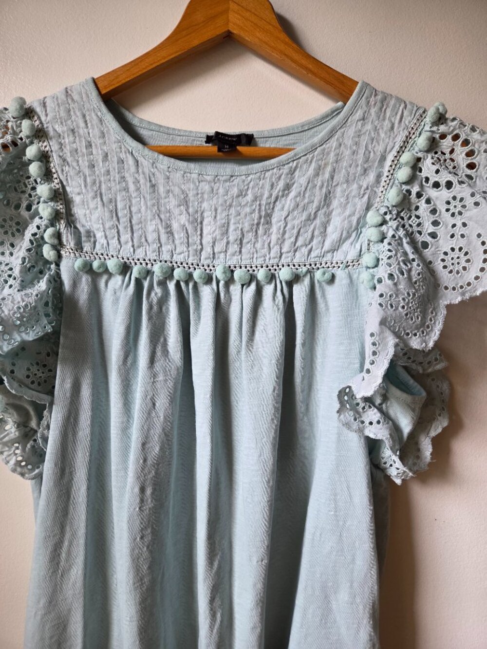 EUC J CREW COTTON BABY BLUE FLUTTER SLEEVES BRODERIE ANGLAISE TOP SIZE M - Picture 5 of 14
